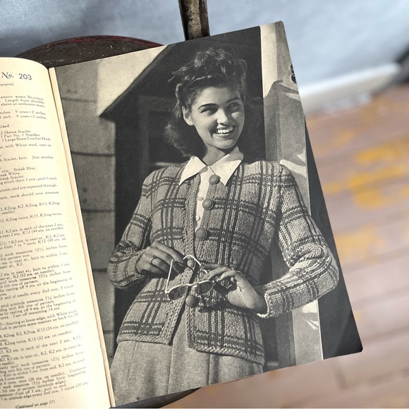 Vintage 1946 Monarch Yarns Knitting Craft Booklet - Picture 5 of 6